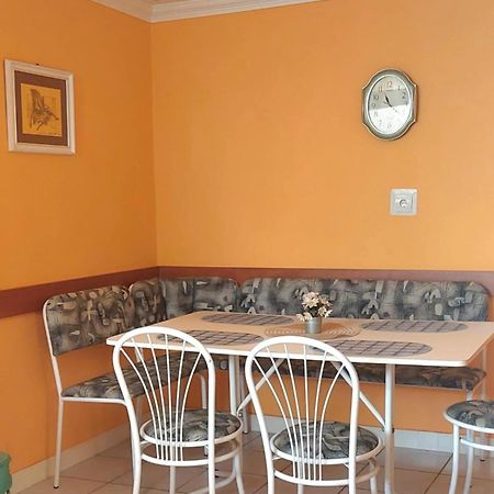 Emmy Apartman Hajdúszoboszló Buitenkant foto