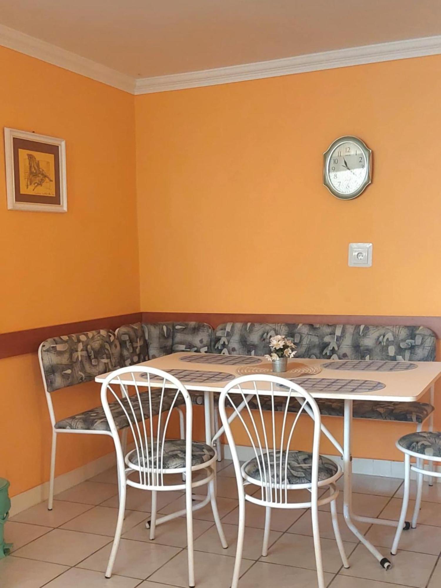 Emmy Apartman Hajdúszoboszló Buitenkant foto